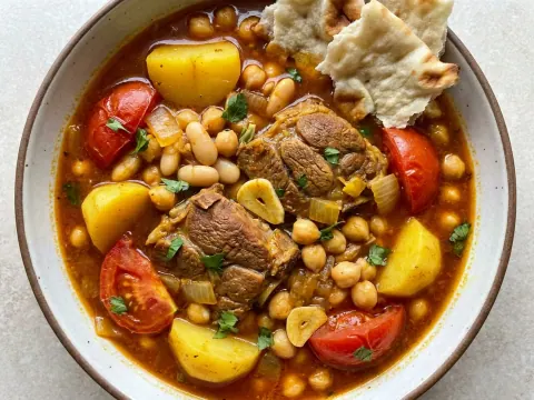 يخنة اللحم والحمّص الفارسيّة (آبغوشت/ديزي)
