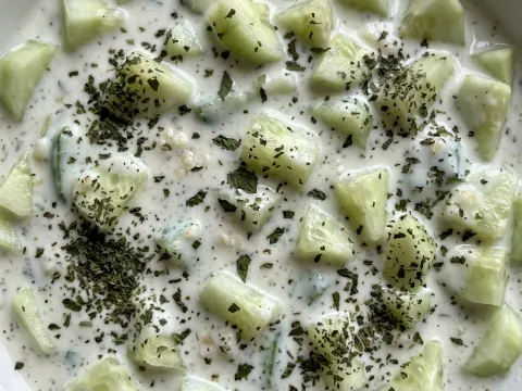 سلطة الزبادي بالخيار