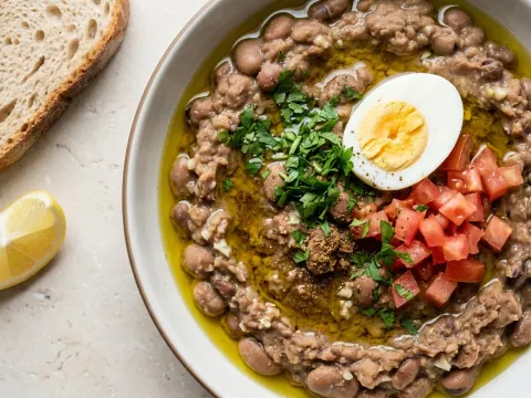 فول مدمّس بالزيت والليمون