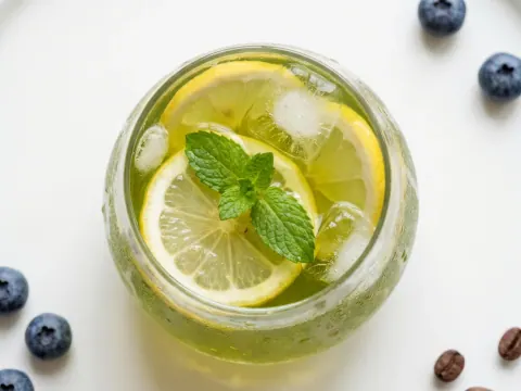 شاي أخضر بالليمون