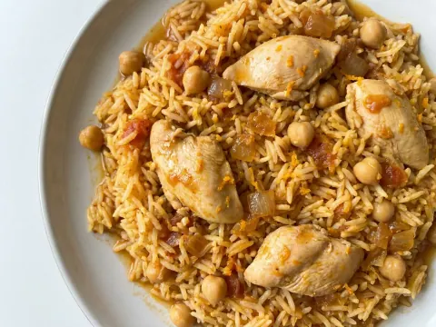 الأرزّ الكابليّ الحجازيّ بالدجاج