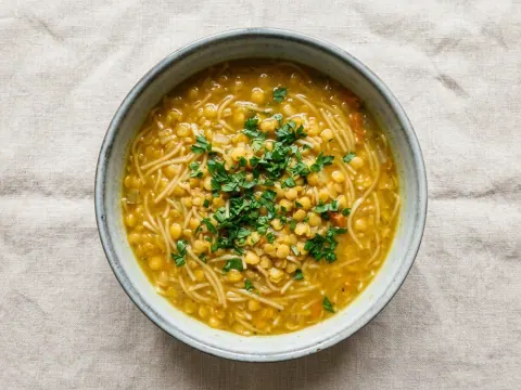 شوربة العدس بالشعرية