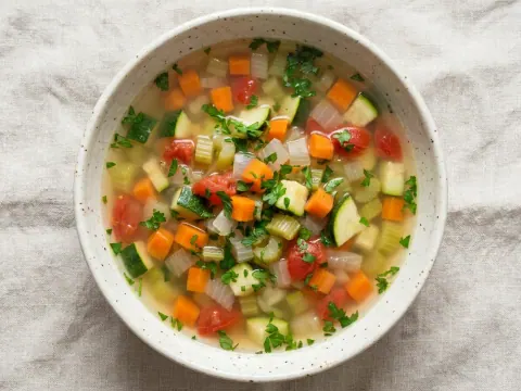 شوربة الخضار المشكّلة