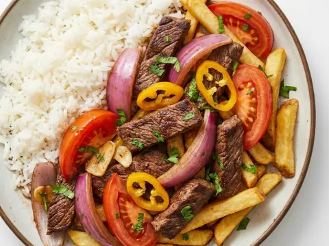 لومو سالتادو البيروفيّ