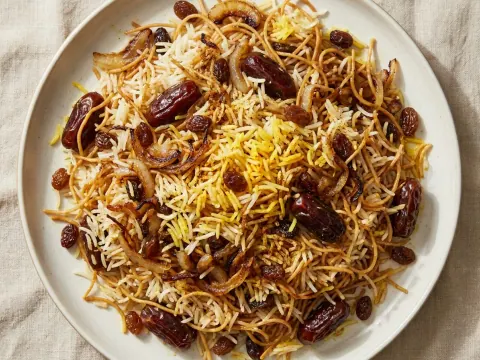 أرز الشعريّة بالتمر (رشته بلو)