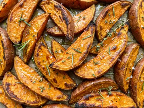 بطاطا حلوة مشويّة بالفرن