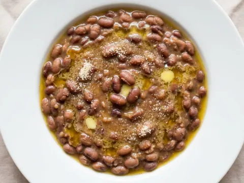 طبخة فاصولياء الأزوكي بالسمن (عانبولو صوماليّ)