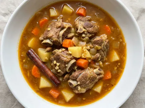شوربة الضأن السودانيّة بالخضار (برمة)