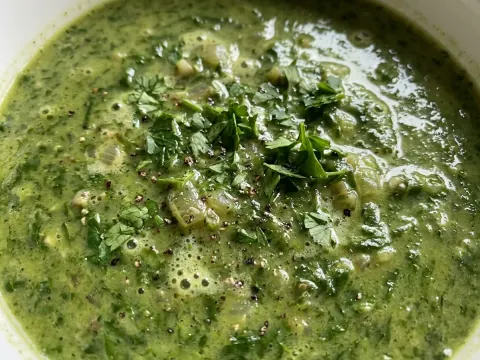 شوربة الجرجير بالبقدونس